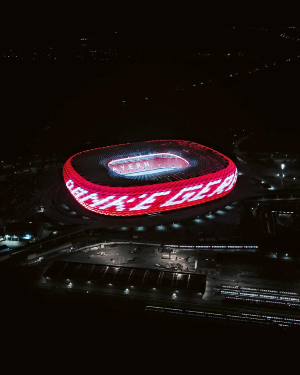 FC Bayerm München: 125 Jahre Mia San Mia - Sachbuch